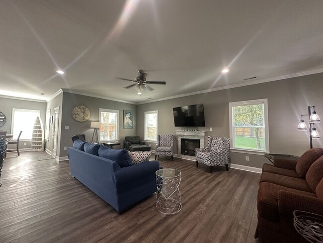 Building Photo - 225 Winding Creek Way