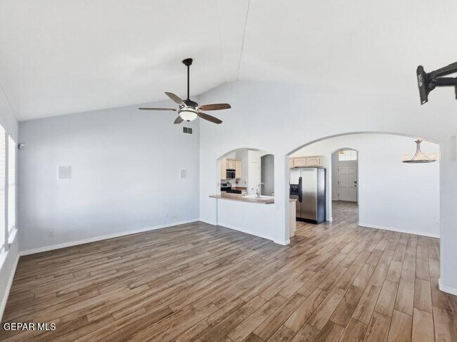 Building Photo - 10888 Loma Franklin Dr