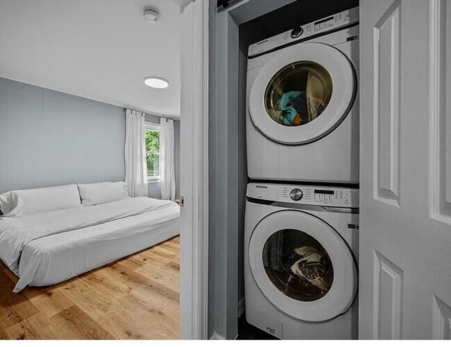 Building Photo - 4 bedroom in Kirkwood/Old Irving park!!