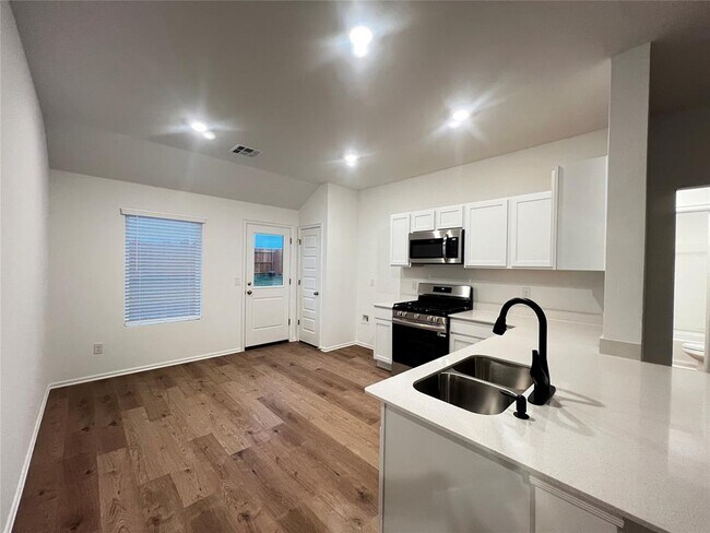 Building Photo - 620 SW 11th St