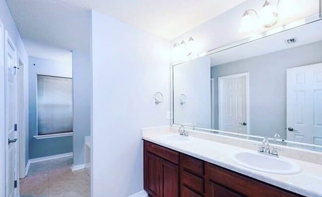 Building Photo - 21565 Palmer Ct