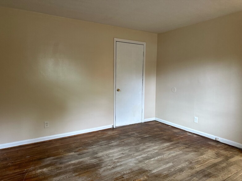 Building Photo - 1008 Anderson Pl