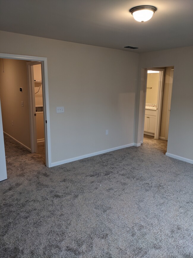 Master bedroom - 877 McKenzie Park Ter