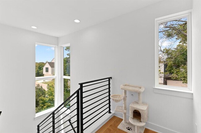 Building Photo - 3807 E 51st St