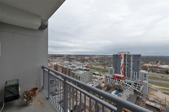 Building Photo - 603 Davis St