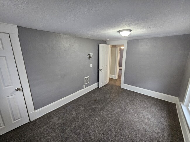 Building Photo - 17005 Grovewood Ave