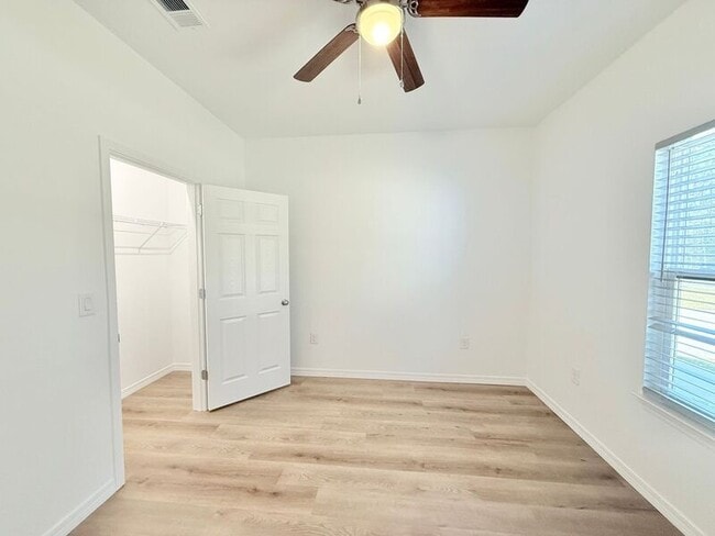 Building Photo - 3396 Hudson Bend