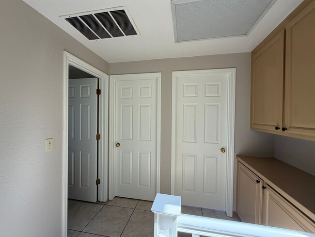 Building Photo - 3110 Sweet Clover St