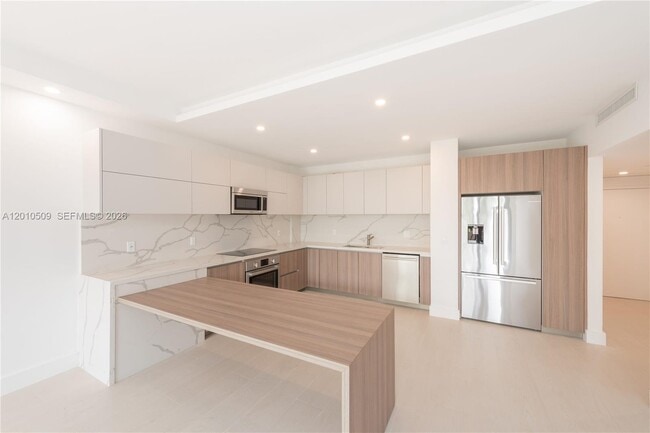 Building Photo - 151 Crandon Blvd