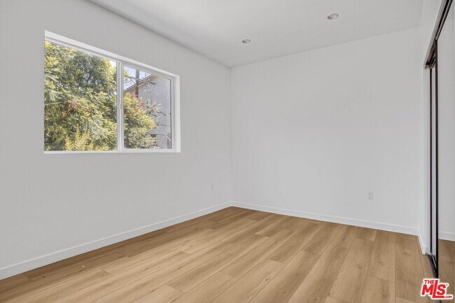 Building Photo - 10828 Hesby St