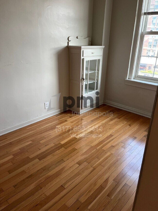 Building Photo - 1 W 28th St