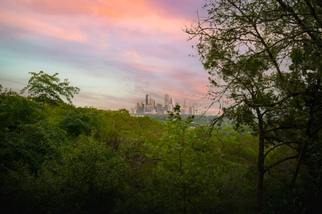 Building Photo - 5205 Scenic View Dr