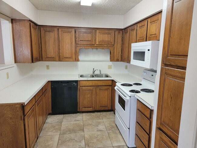 Building Photo - 6433-6435 Brookhaven Trail