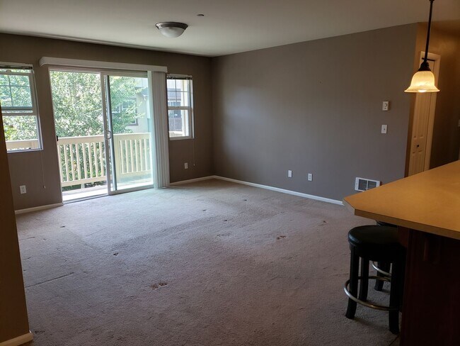 Building Photo - Two Bedroom In Cordata Neighborhood