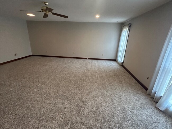 Building Photo - 628 Aubrey Cir S