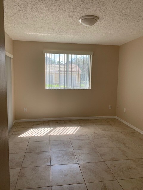 Building Photo - 2640 S University Dr
