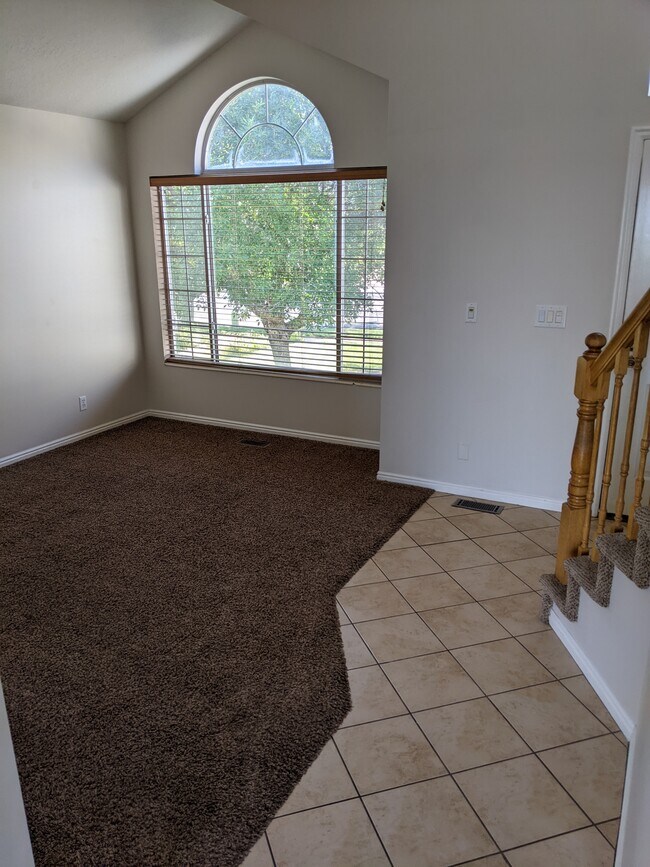 Building Photo - 387 E 3550 N