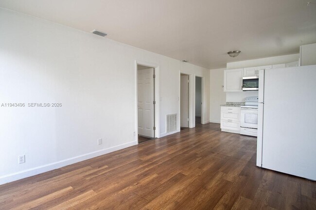 Building Photo - 8690 Sunset Dr