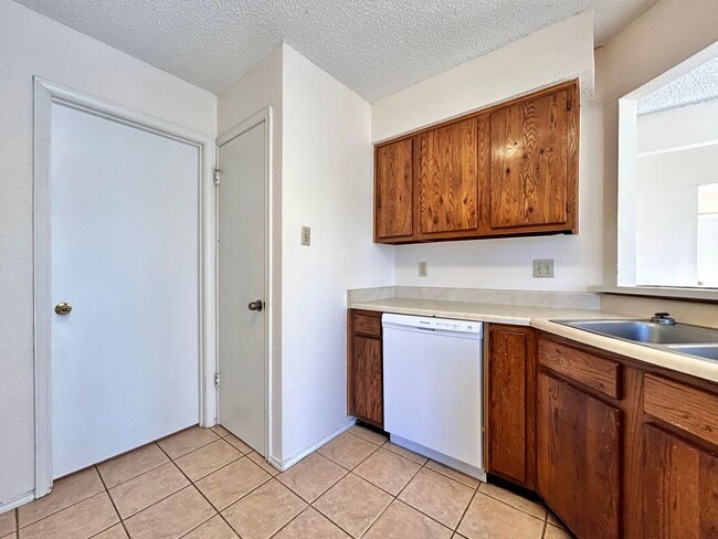 Building Photo - 1760 Horseshoe Cir