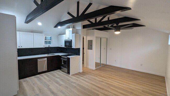 Building Photo - 530 Glover Ave
