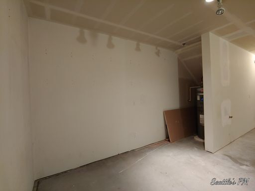 Building Photo - Large 3 Story Townhome with Tandem Garage!