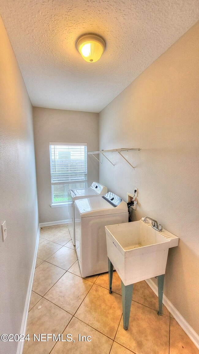 Building Photo - 7131 Rampart Ridge Cir W