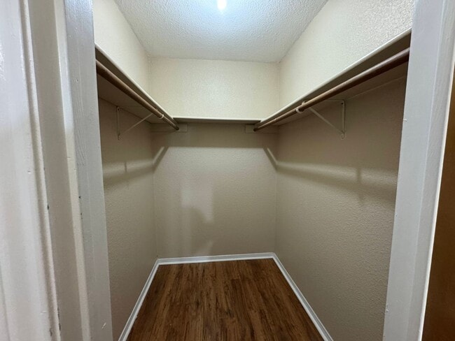 Building Photo - 2212 Phyllis Dr