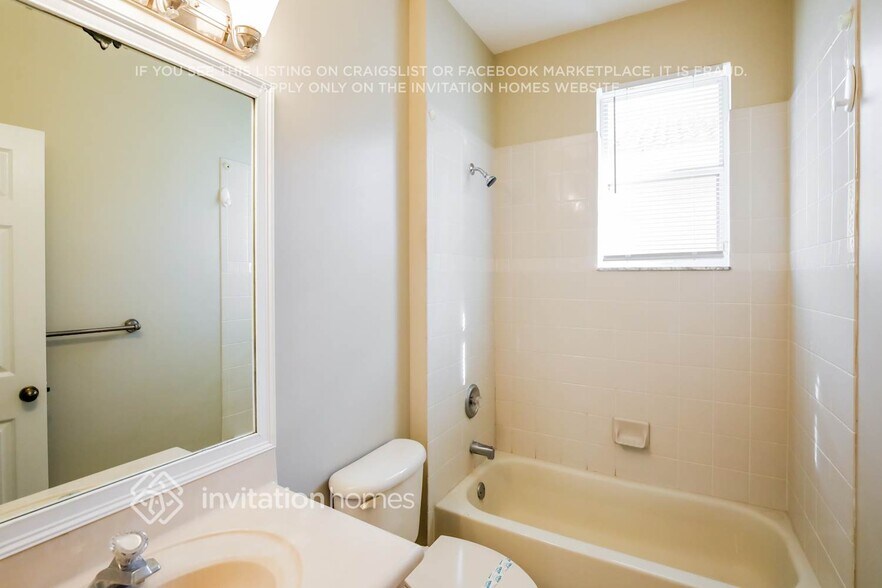 Building Photo - 4928 SW 38th Way