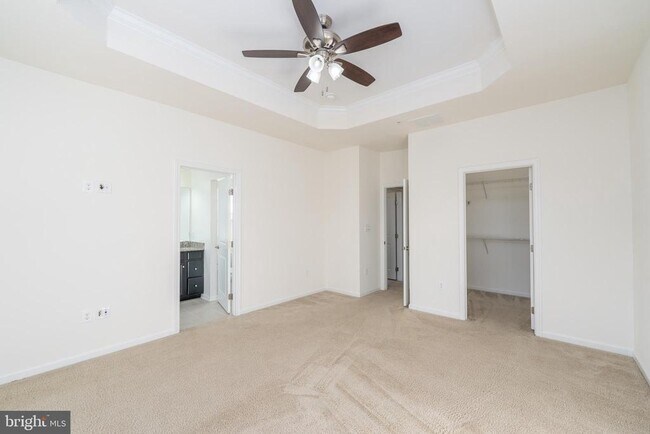 Building Photo - 3223 Clear Spring Dr