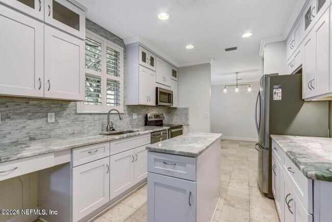 Building Photo - 156 Hidden Palms Ln