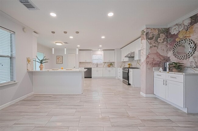 Building Photo - 5914 Clerkenwell Dr