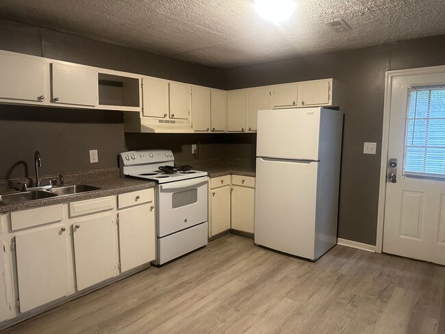 Building Photo - 654 Elm Tree Ln