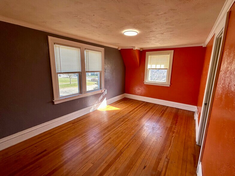 Building Photo - 1407 Strong Ave