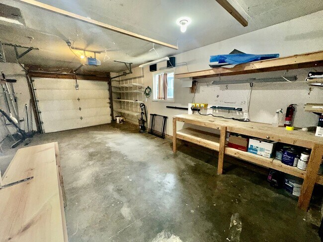 Building Photo - 10840 Delta Cir