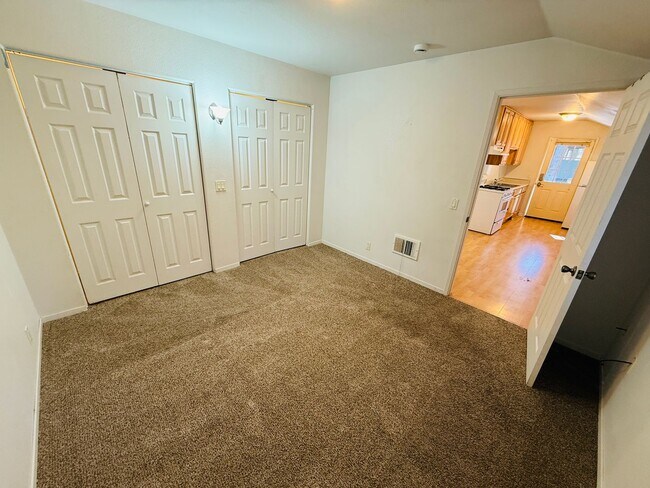 Building Photo - 940 Merced Ave