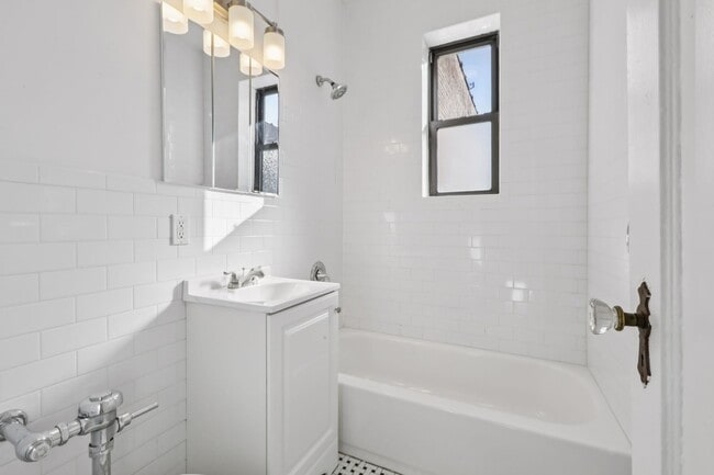 Building Photo - 333 Fairmount Ave