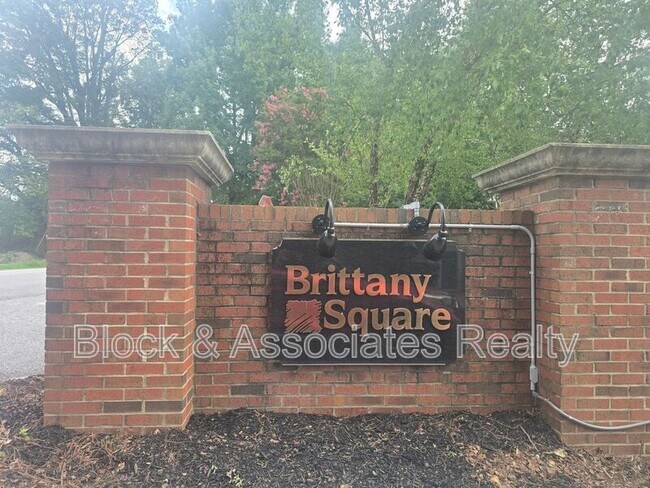 Building Photo - 210 Brittany Way