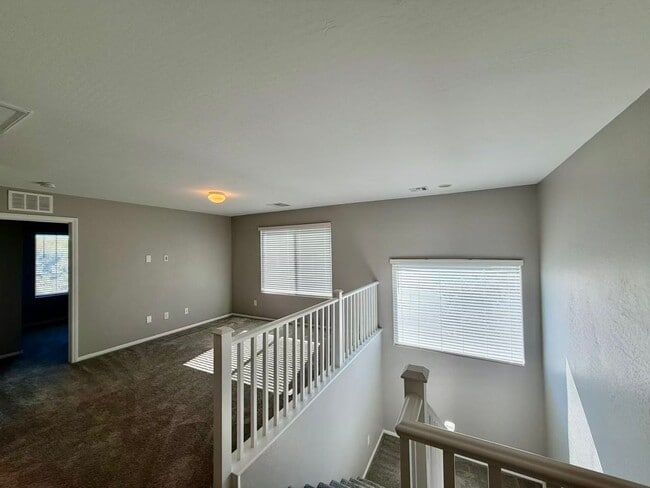 Building Photo - Fantastic two story single family house