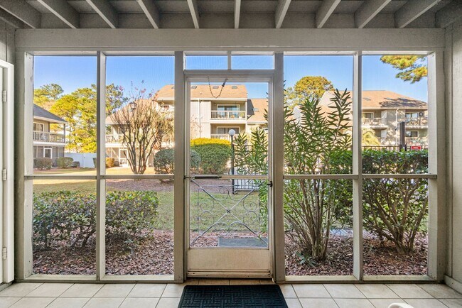 Building Photo - 1st Floor Seasonal Rental Available Octobe...