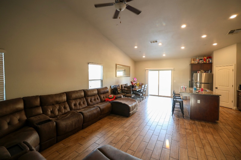 Building Photo - 1087 S Orangewood Dr