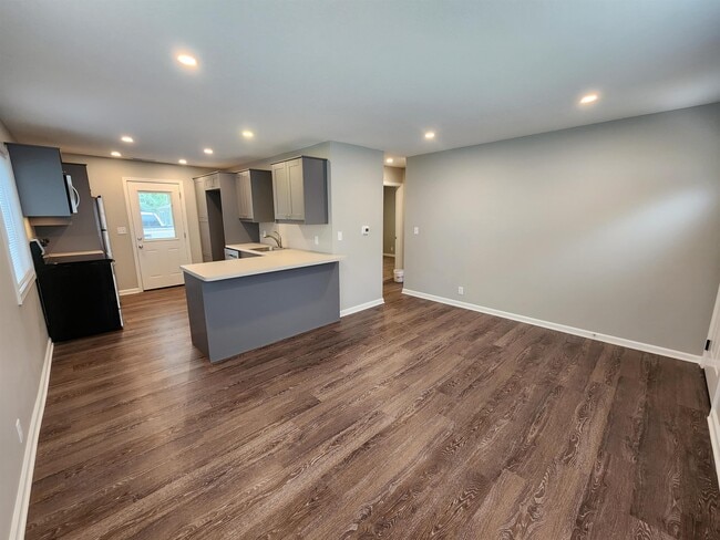 Building Photo - 424 Nussbaum Ave