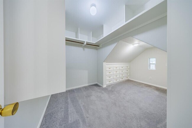 Building Photo - 1122 Reedpoint Dr