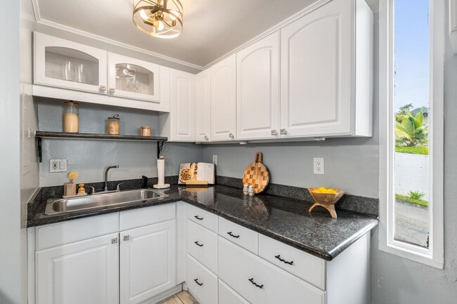 Building Photo - Live your best life in this well-appointed condo in Makaua Village