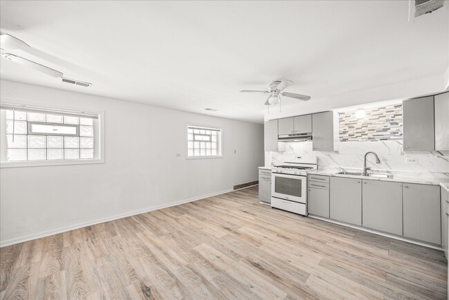 Building Photo - 13313 S Eberhart Ave