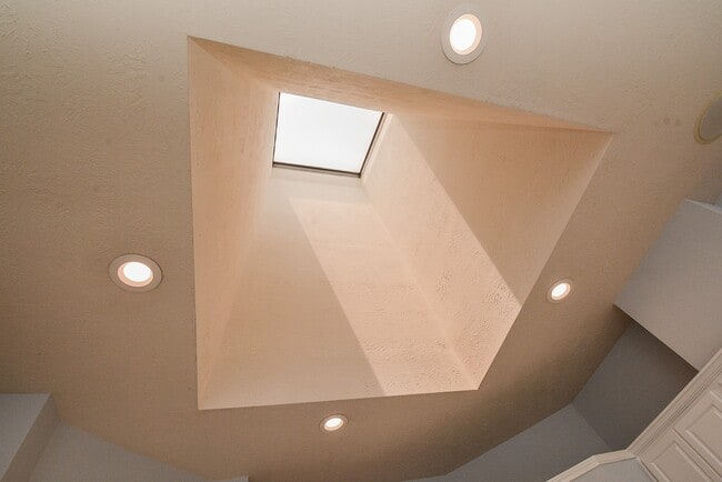 Building Photo - 4006 Dell Ln