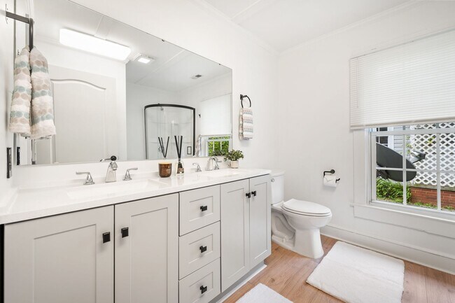 Building Photo - 3be/2ba Premium House Round the Corner fro...