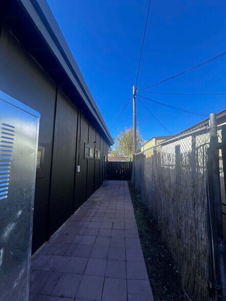 Building Photo - 720 37th St