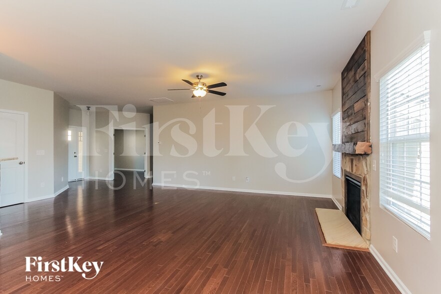 Building Photo - 12204 Flatbush Dr