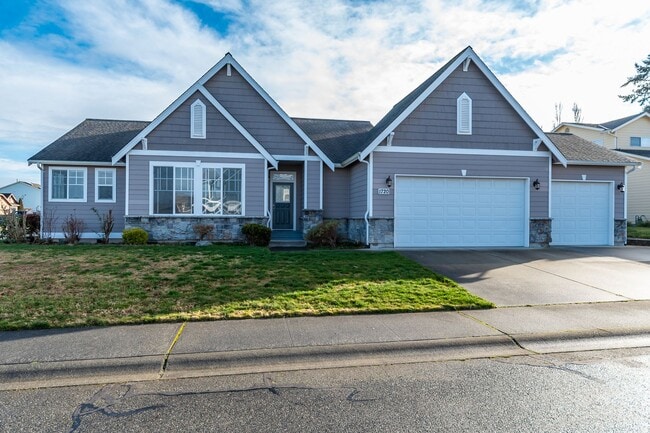 Primary Photo - Modern 3 Bed 2 Bath Corner Home ** First M...