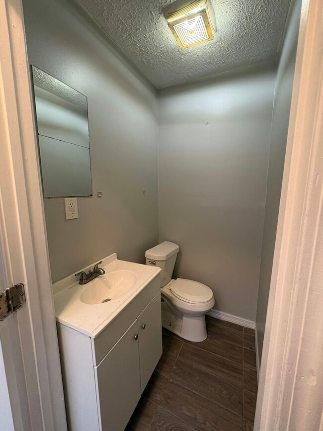 Building Photo - 1161 Ira St SW